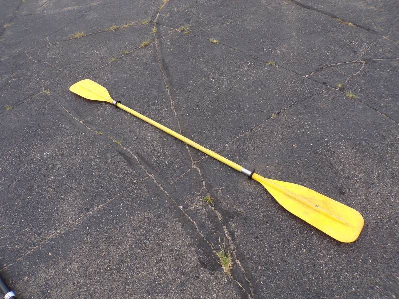 lot 86 image: Kayak Paddle