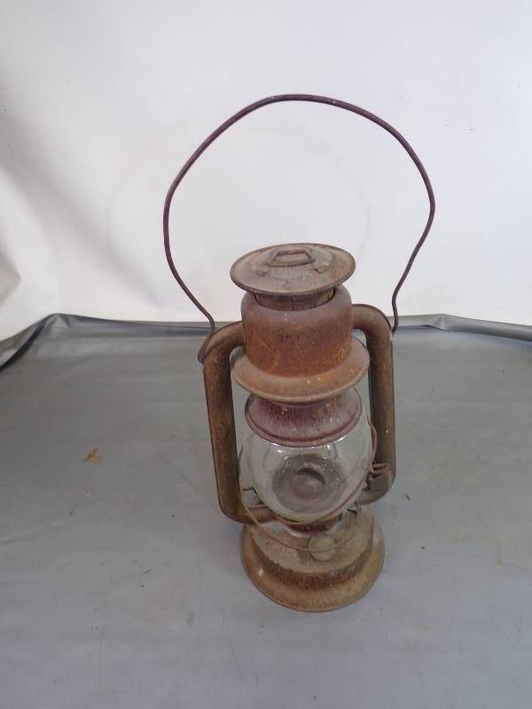 lot 103 image: Antique Kerosene Lantern
