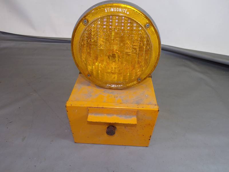 lot 117 image: Vintage Hazard Light
