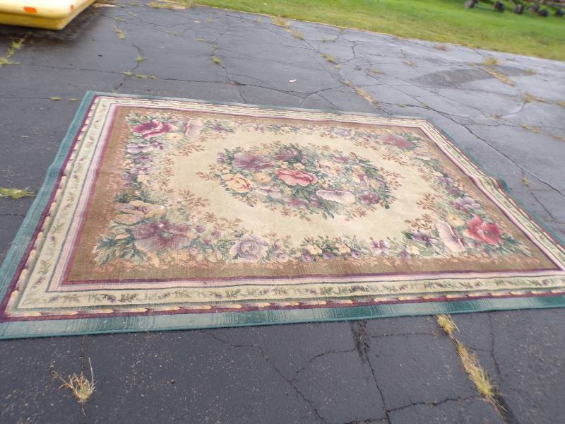 lot 127 image: Large Area Rug