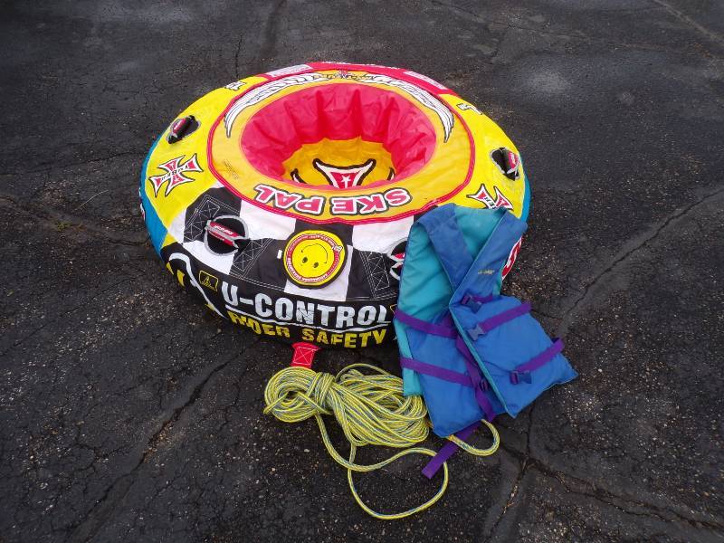 lot 131 image: Towable Water Toy, Rope and Life Jacket