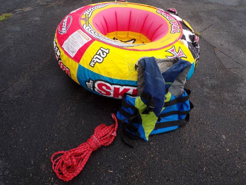 lot 132 image: Towable Water Toy, Rope and Life Jacket