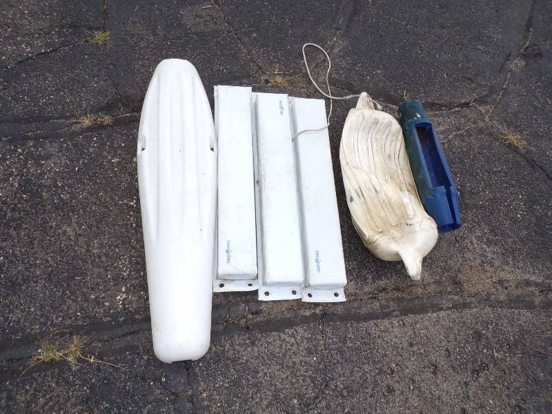lot 148 image: 4 Boat Bumpers and 2 Dock Bumper