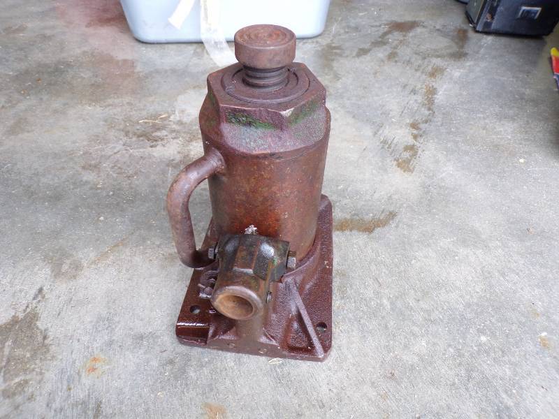 lot 156 image: Heavy Duty Bottle Hydraulic Jack