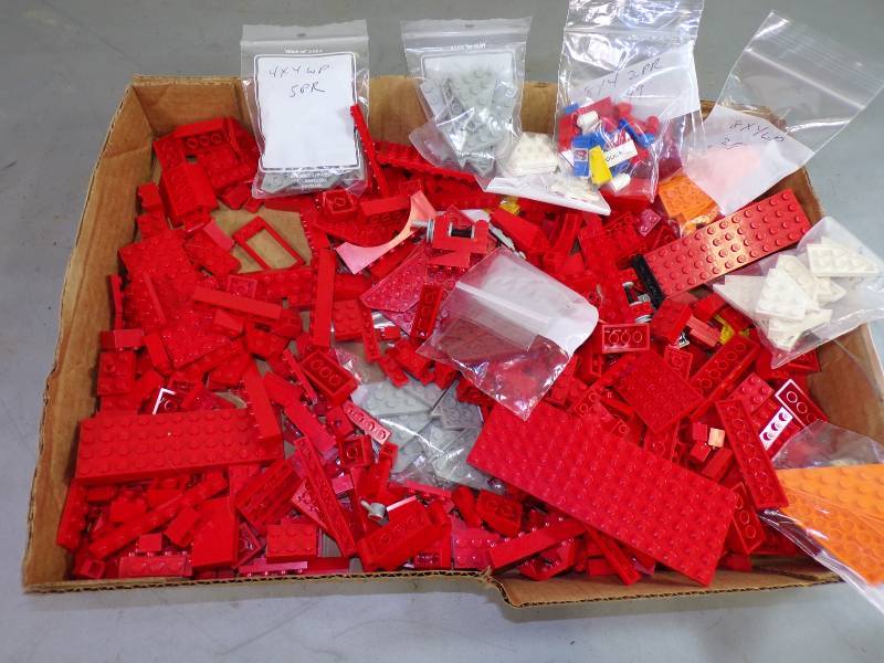 lot 173 image: Vintage Legos