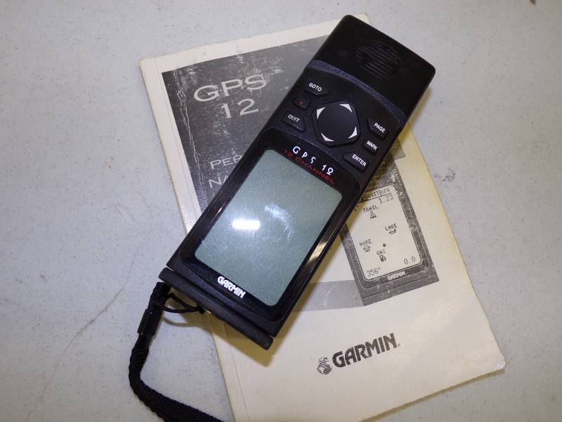 lot 190 image: Garmin 12 GPS