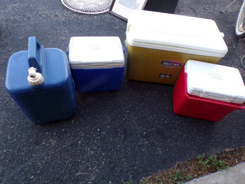 lot 217 image: 3 Coolers and Water Jug
