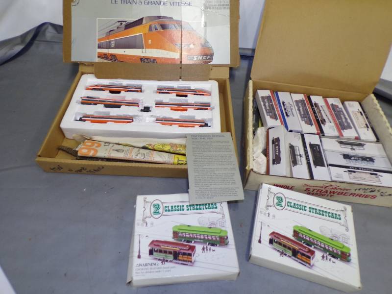 lot 224 image: Le Tran A Grande Train and Train Cars