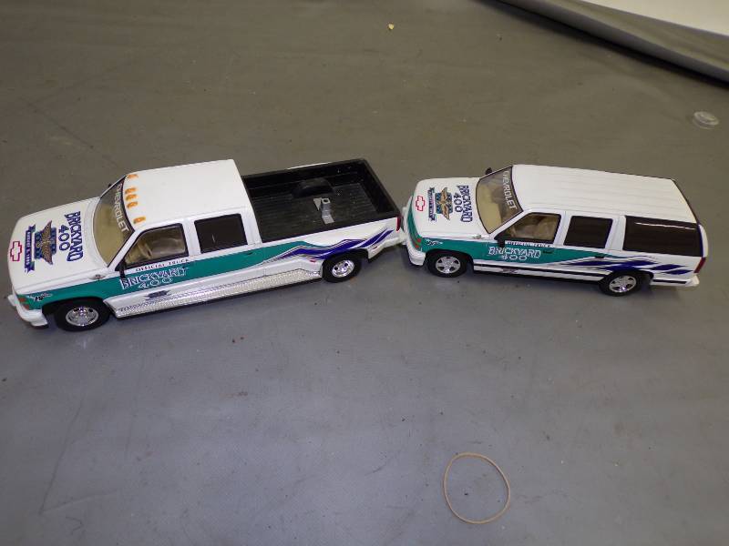 lot 225 image: Brickyard 400 Collectable Cars