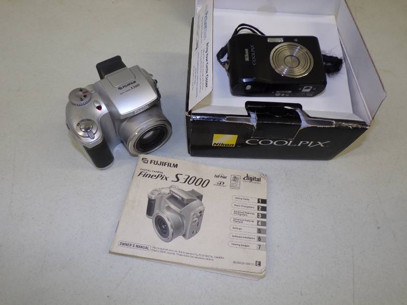 lot 231 image: 2 Digital Cameras