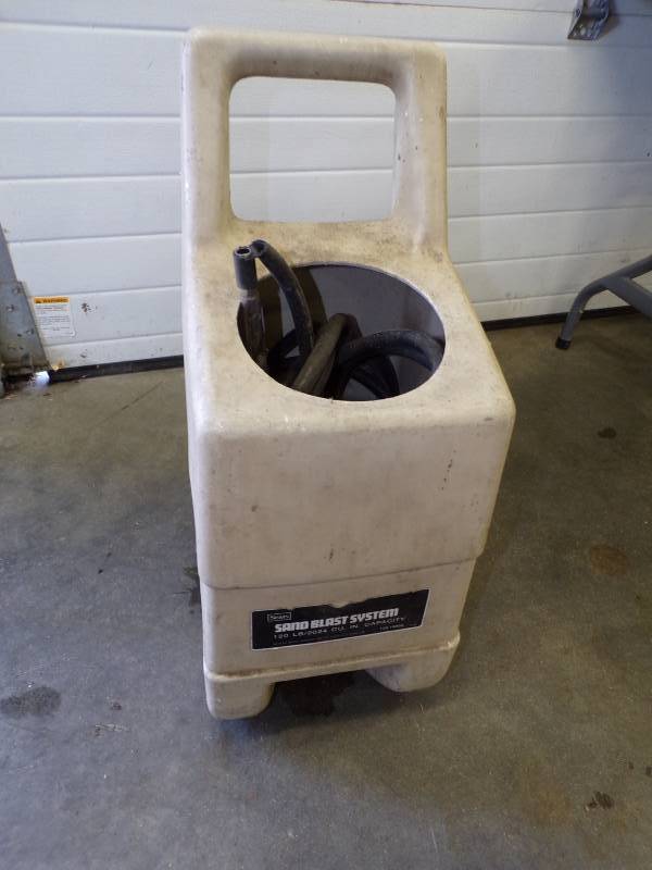 lot 233 image: Sand Blasting System