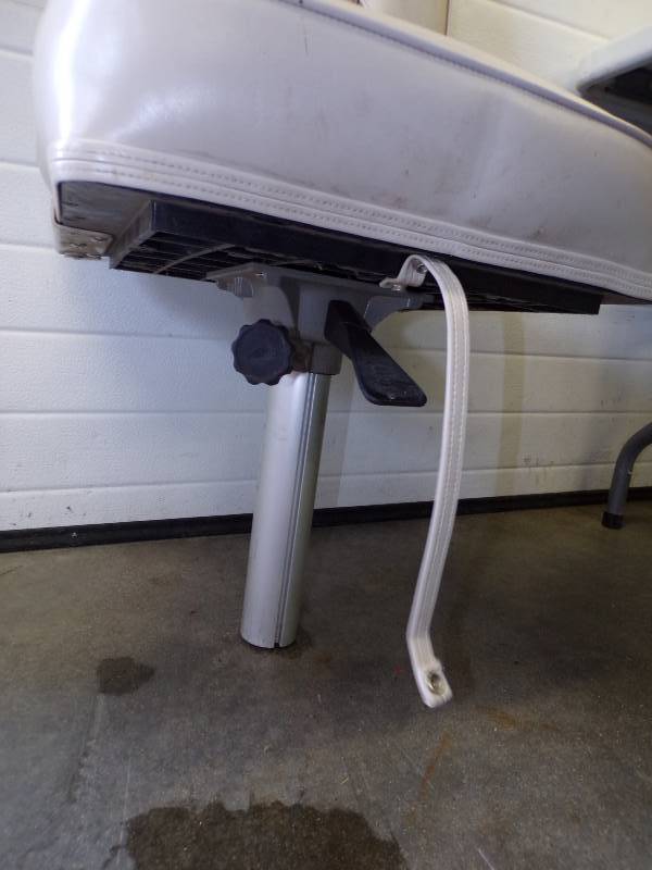 lot 250 image: Boat Seat With Pedestal