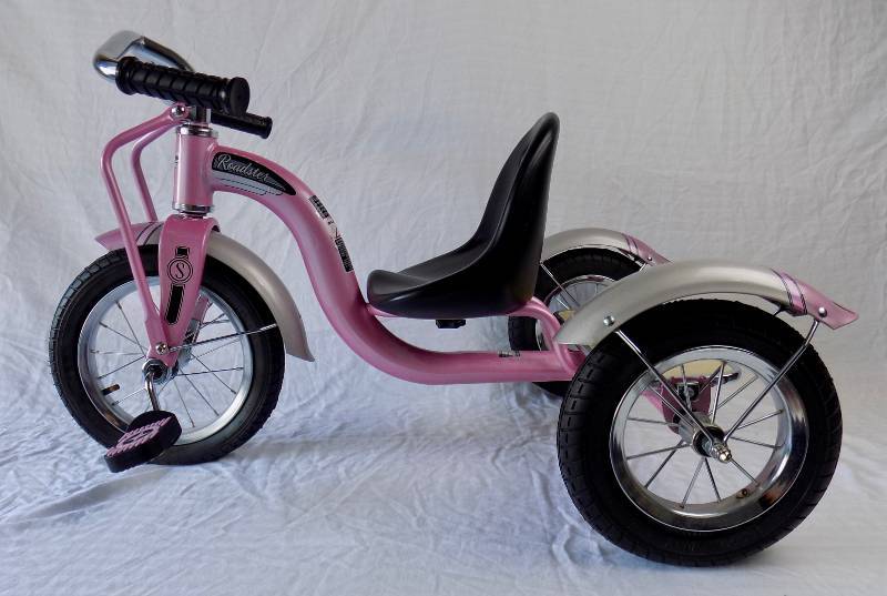 (very lightly used) 12 Schwinn Roadster Trike - Pink