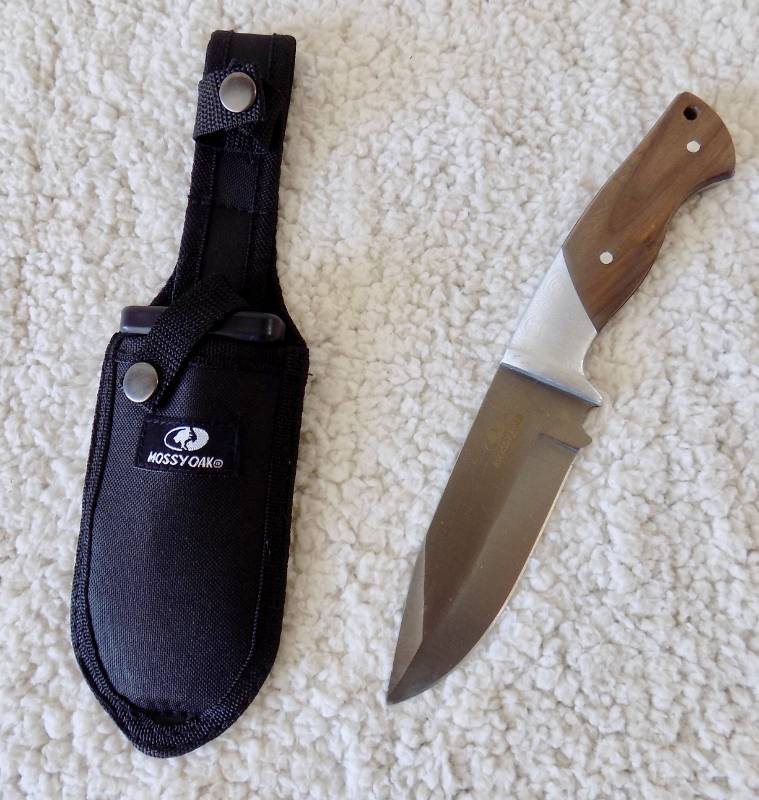 (never used) 10.5 MOSSY OAK Fixed Blade Hunting Knife w Sheath
