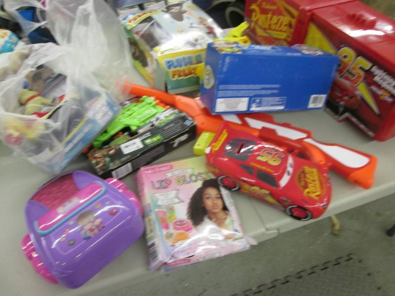 lot 9 image: Assorted Toys ...