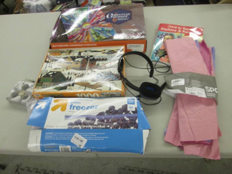 lot 16 image: Craft Set, Puzzle, Freexer Bags, Ti...