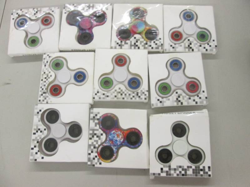 lot 27 image: Lot of 12 Fidget Spinners...