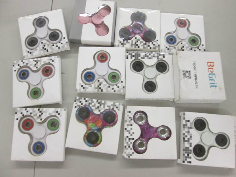 lot 28 image: Lot of 12 Fidget Spinners...