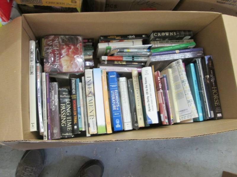 lot 32 image: Large Box of Non- Fiction Books...