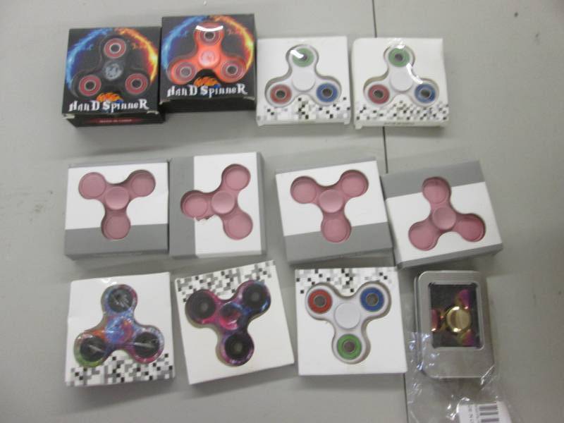 lot 44 image: Lot of 12 Fidget Spinners...