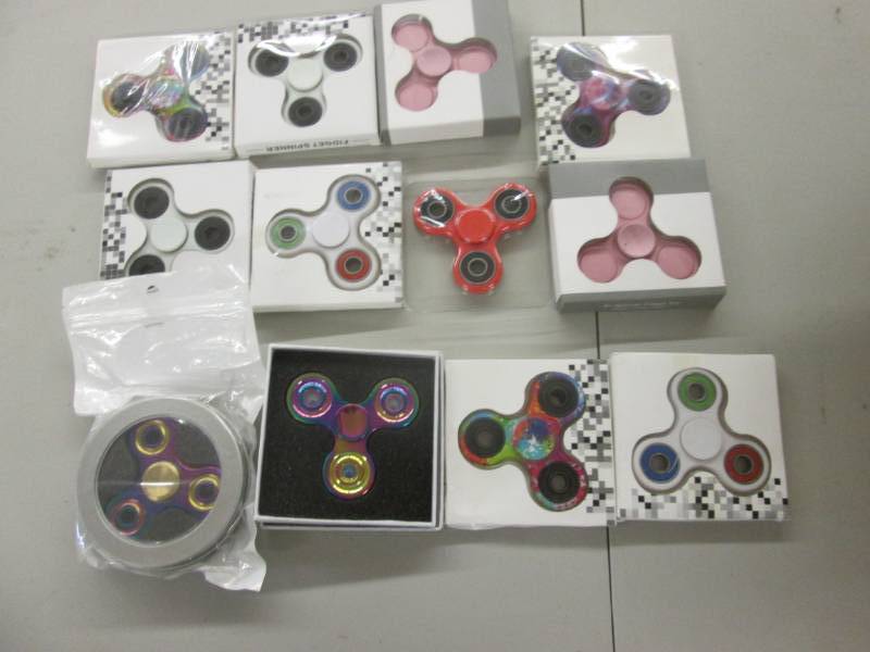 lot 45 image: Lot of 12 Fidget Spinners...