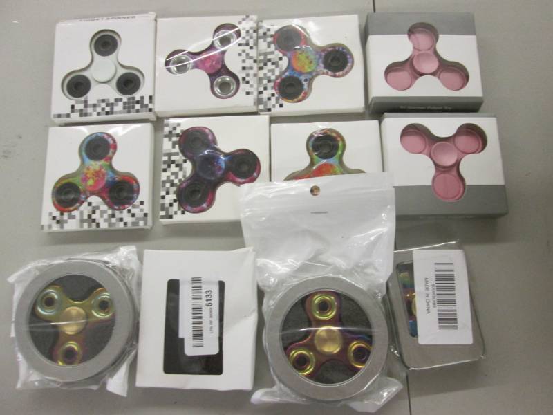 lot 46 image: Lot of 12 Fidget Spinners...