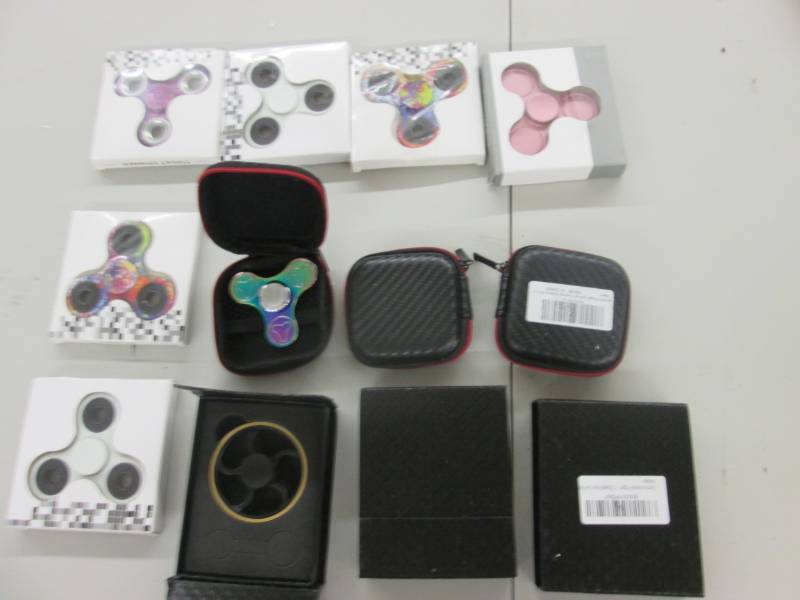 lot 47 image: Lot of 12 Fidget Spinners...