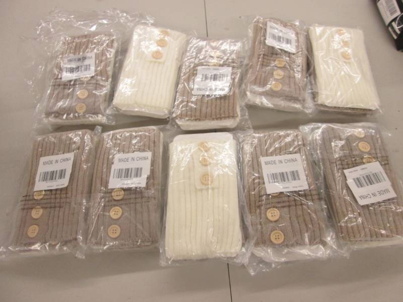 lot 65 image: 12-2 pks Boot Socks...
