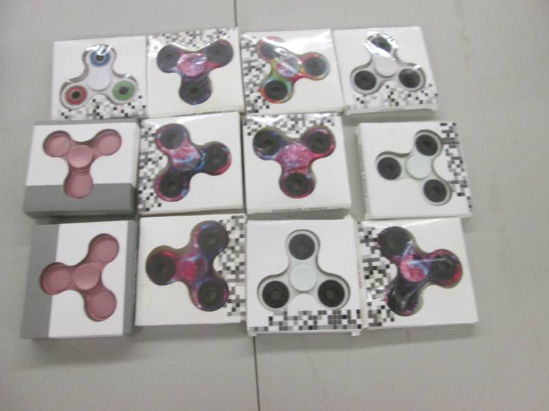 lot 67 image: Lot of 12 Fidget Spinners...