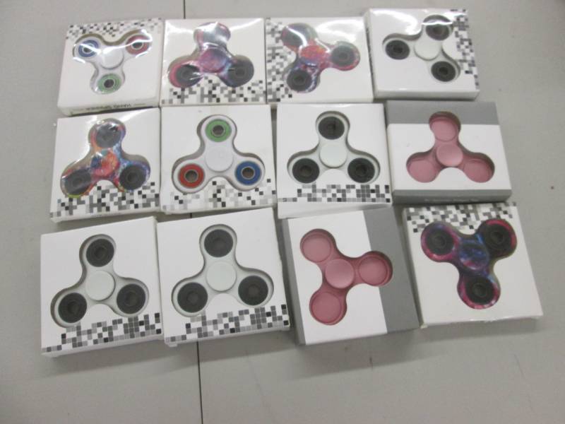 lot 68 image: Lot of 12 Fidget Spinners...