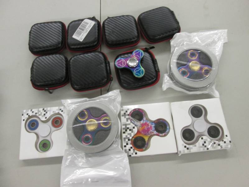 lot 69 image: Lot of 12 Fidget Spinners...