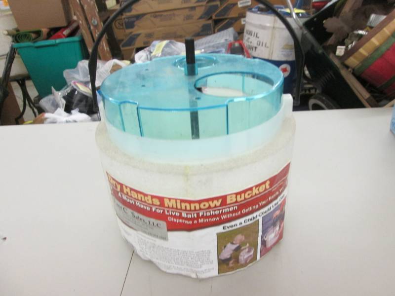 lot 75 image: Dry Hand Minnow Bucket...