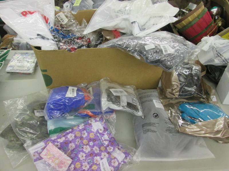 lot 92 image: Large Lot of Assorted New Ladies Cl...