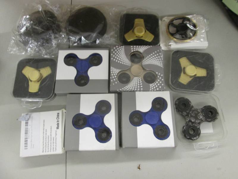 lot 97 image: Lot of 12 Fidget Spinners...