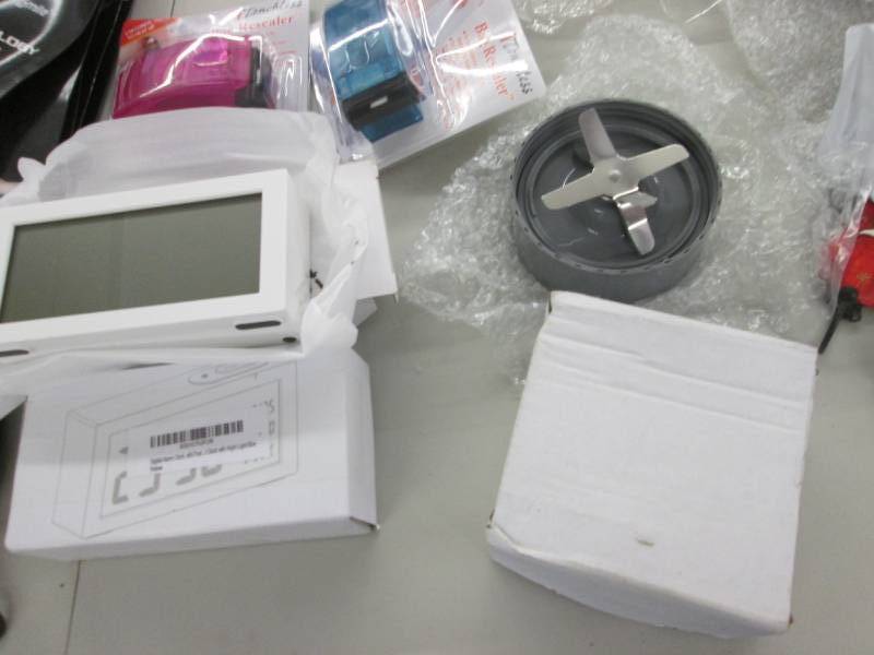 lot 110 image: 2 Bag Resealers, 2 battery alarms C...