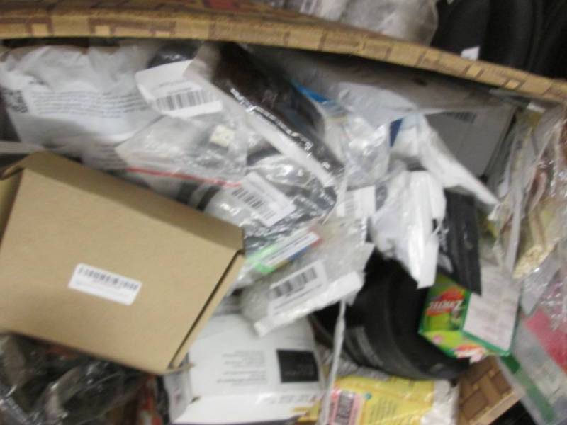 lot 111 image: Box of Misc Small Amazon Returns...
