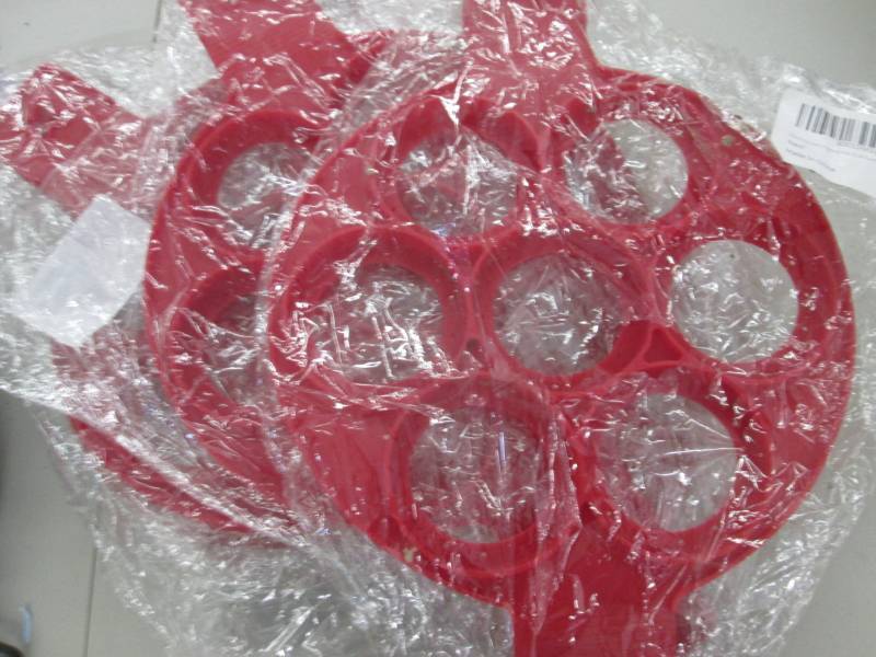 lot 115 image: 4 Silicone Flipping Muffin Products...
