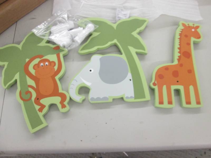 lot 120 image: 3 Sets of Animal Hooks for Kids Roo...