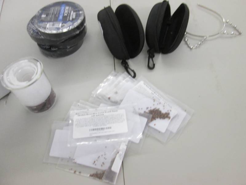 lot 127 image: Beaker Set, 2 Glasses Cases, 4 Roll...
