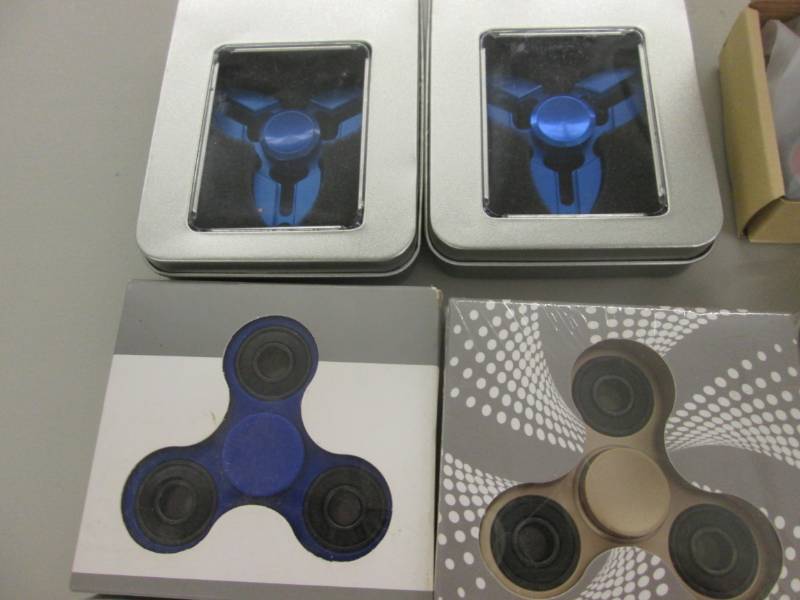 lot 128 image: Lot of 12 Fidget Spinners...