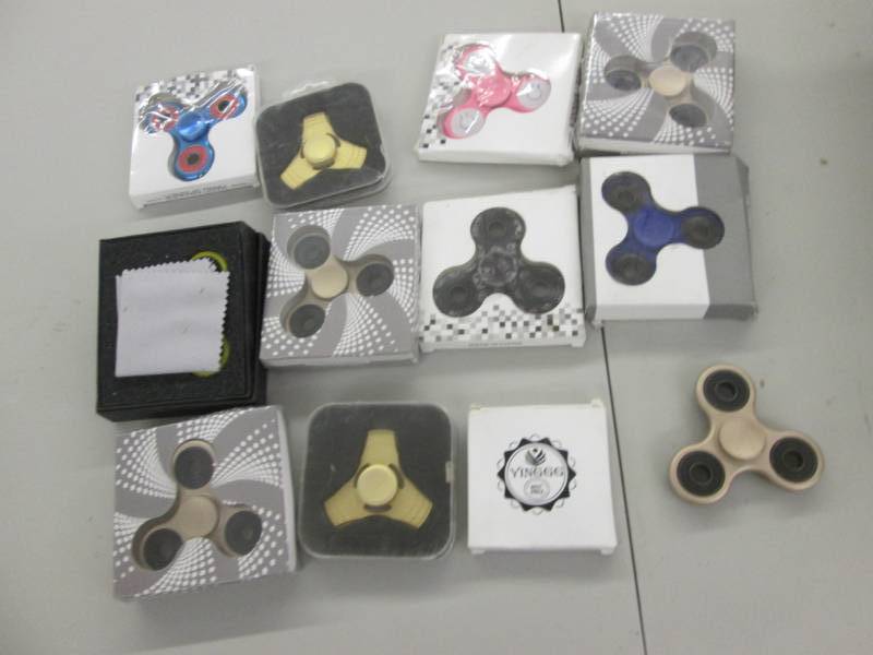 lot 129 image: Lot of 12 Fidget Spinners...