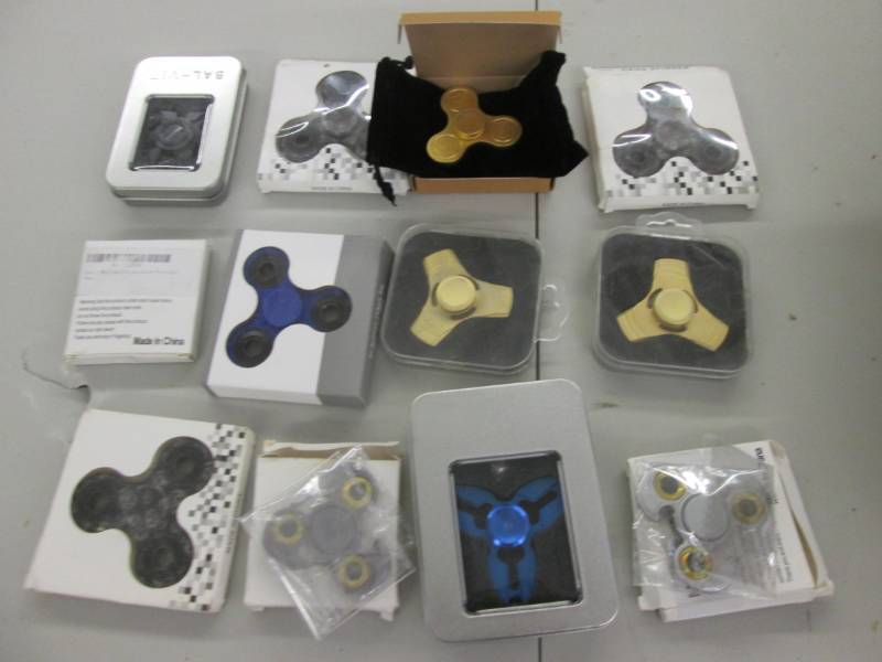 lot 130 image: Lot of 12 Fidget Spinners...