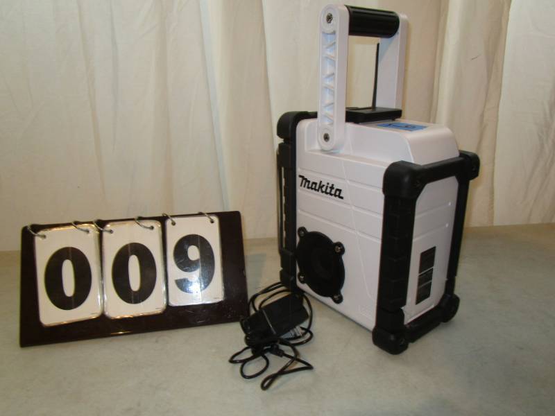 lot 9 image: Makita Job Site Radio