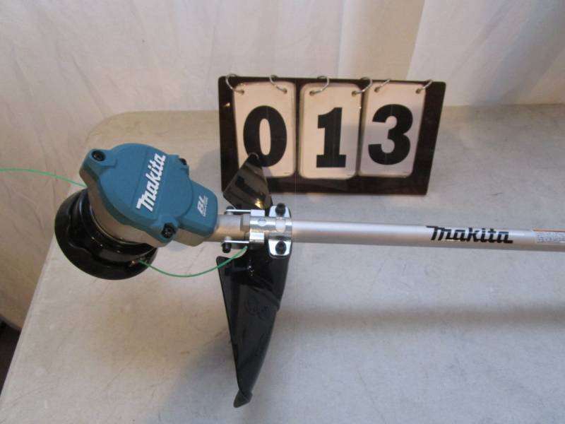 lot 13 image: Makita String Trimmer