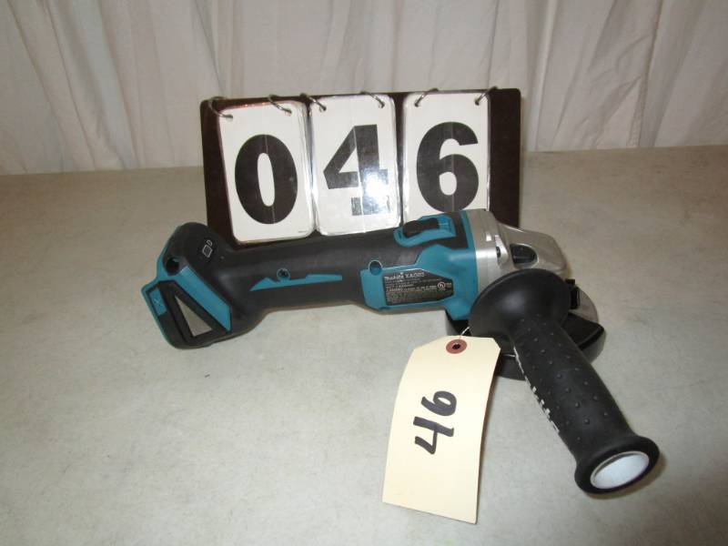 lot 46 image: Makita 4-12 Angle Grinder