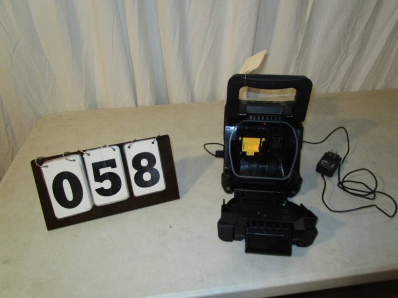 lot 58 image: Makita Job Site Speaker
