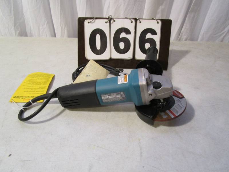 lot 66 image: Makita 4-12 Angle Grinder