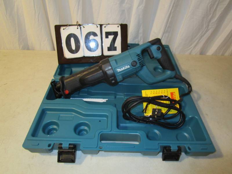 lot 67 image: Makita 11-Amp Reciprocating Saw