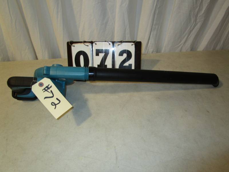 lot 72 image: Makita 18V Floor Blower