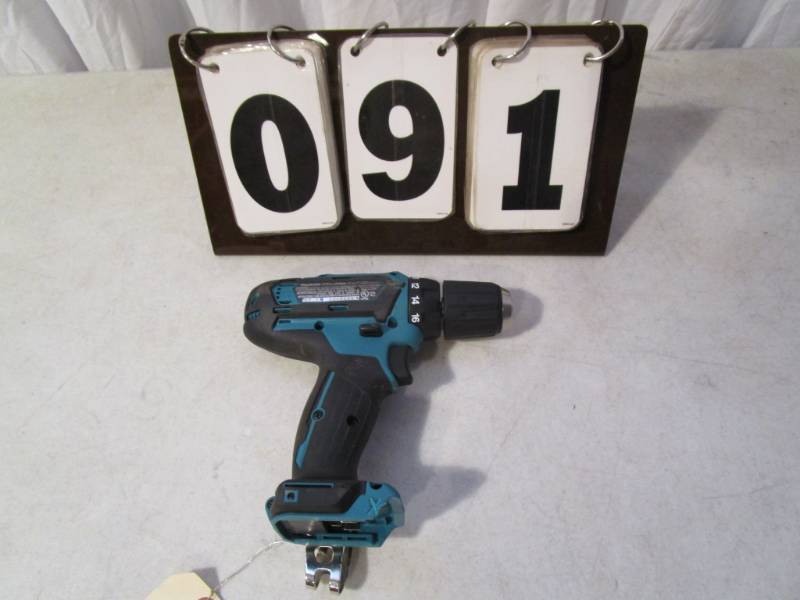 lot 91 image: Makita 38 Cordless Driver Drill